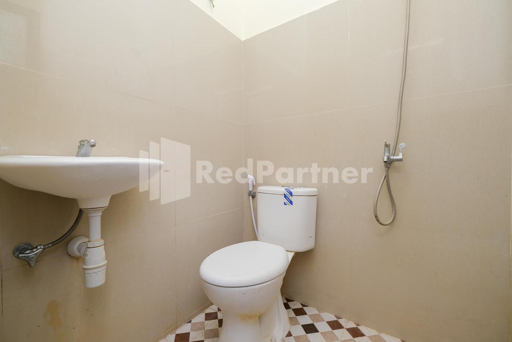 Grand Kencana Guesthouse Syariah Near Wisata Bahari Lamongan Paciran Exterior foto
