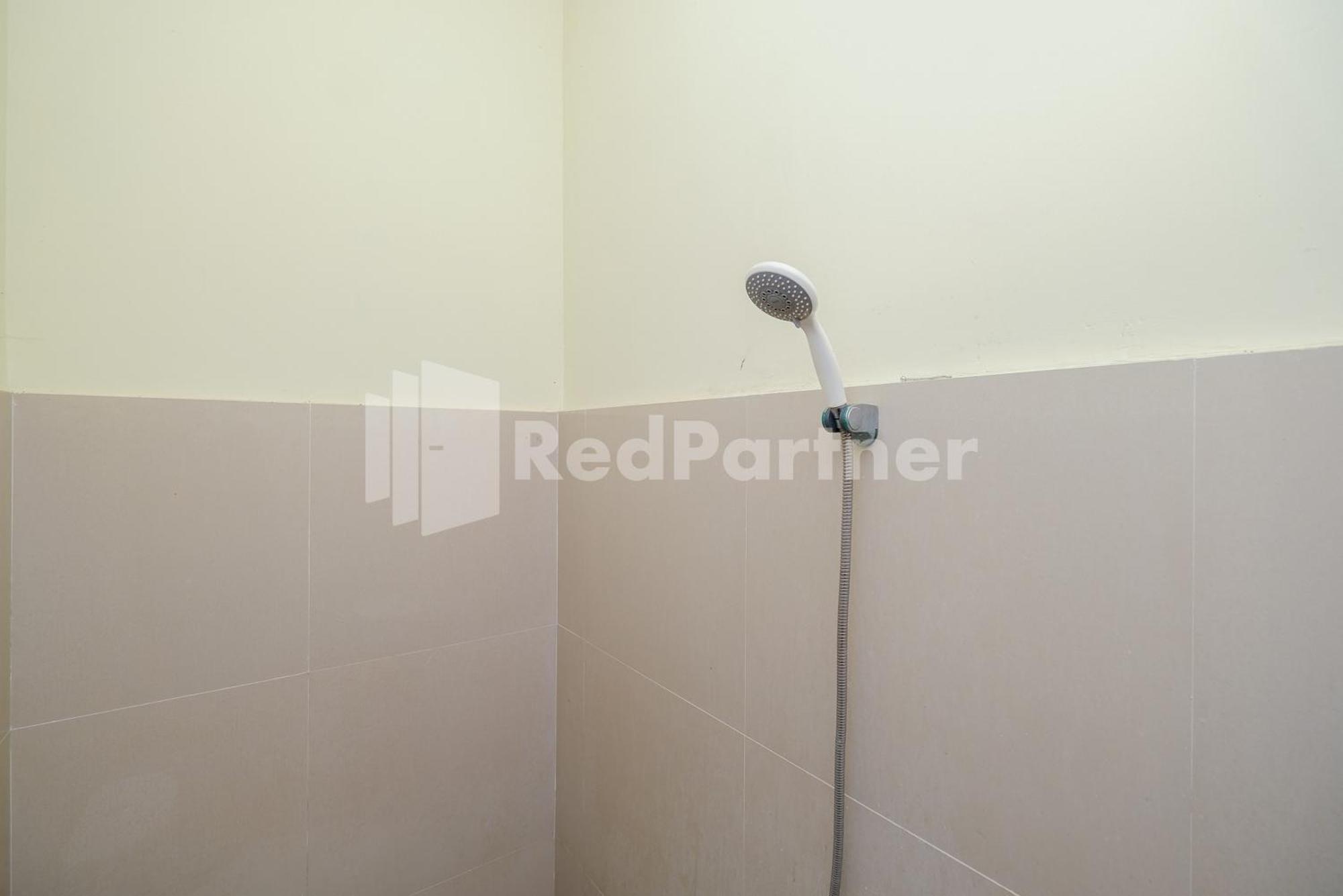 Grand Kencana Guesthouse Syariah Near Wisata Bahari Lamongan Paciran Exterior foto