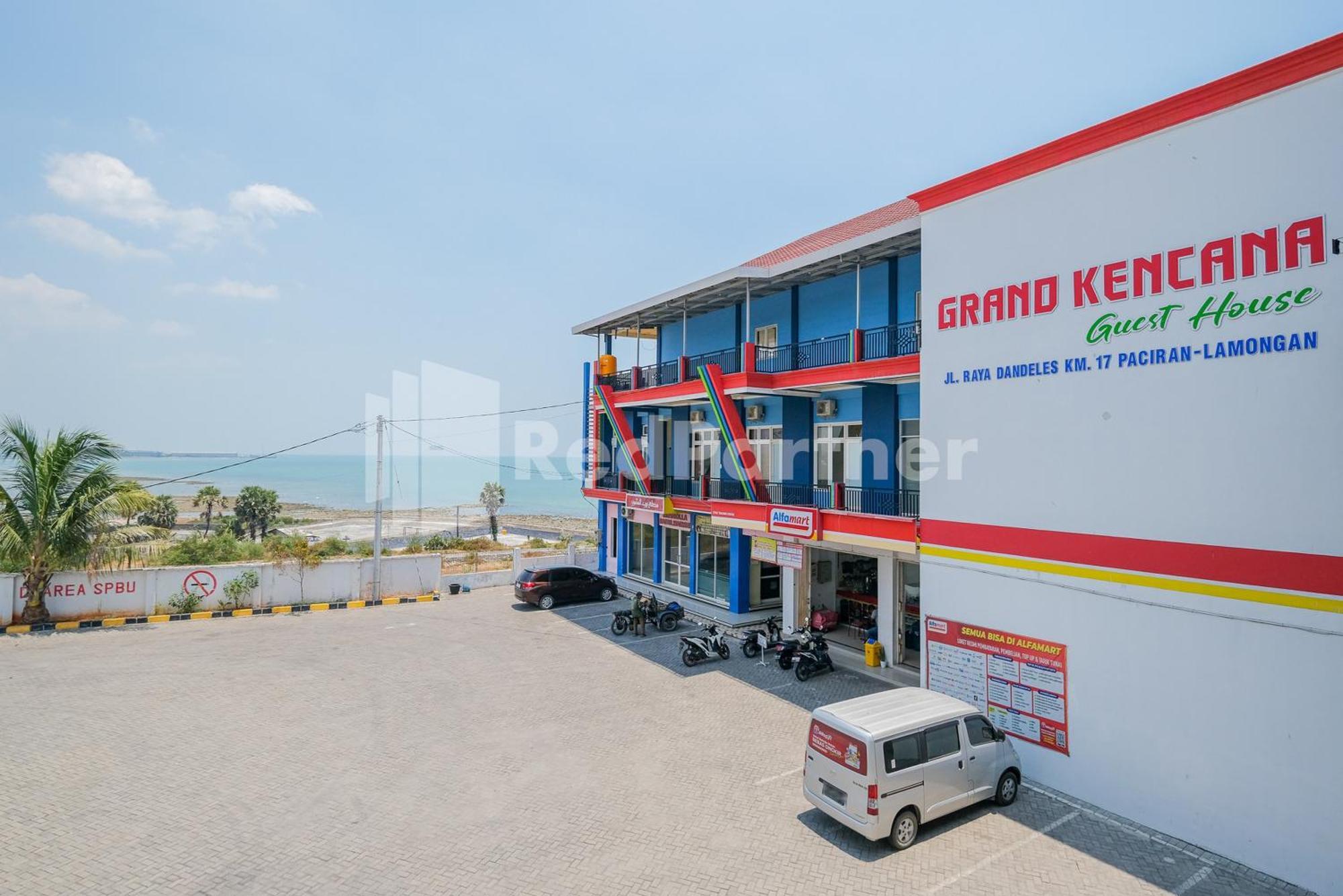 Grand Kencana Guesthouse Syariah Near Wisata Bahari Lamongan Paciran Exterior foto
